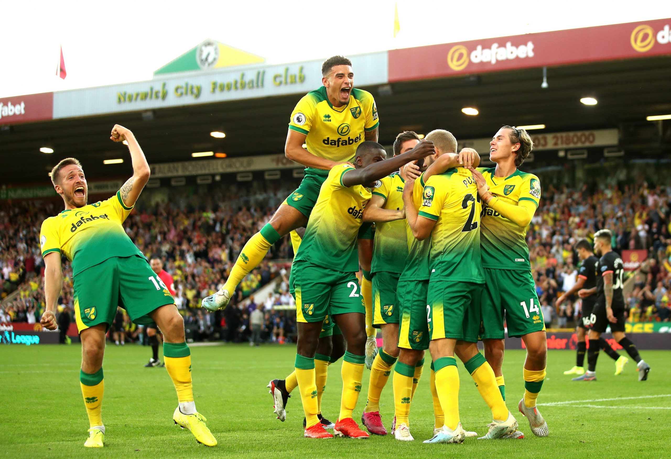 Norwich stun high-flying Leicester 1-0
